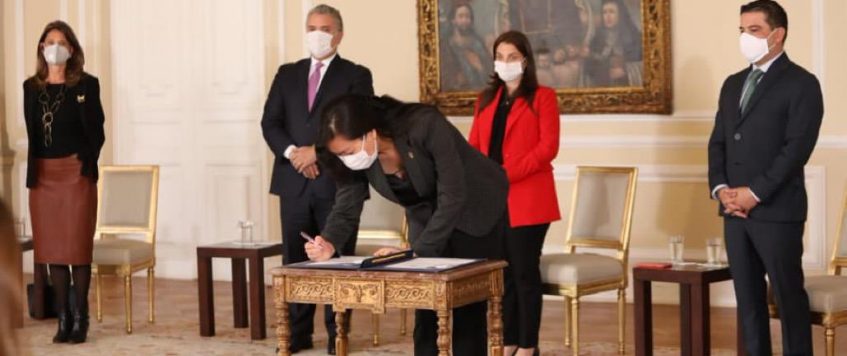 Firma acta de inicio de Regiotram