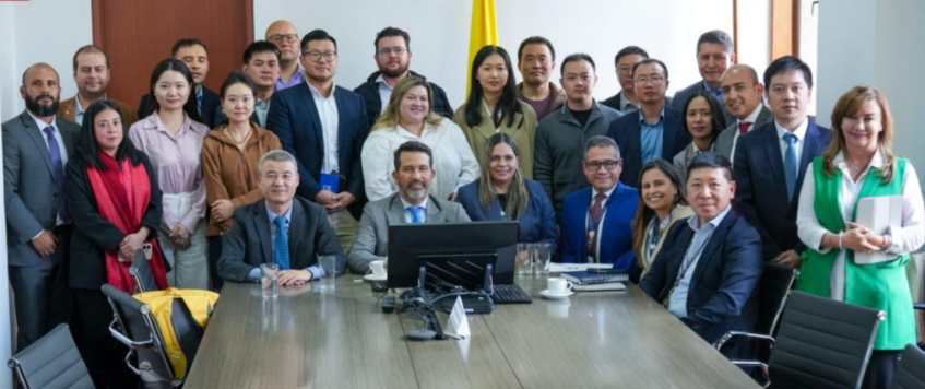 Boletín Informativo Edición No. 28 de 2025 (Reunión con la Dirección de Aduanas y la Autoridad Tributaria-  DIAN)