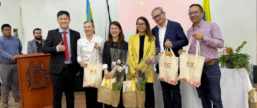 Boletín Informativo Edición No. 10  de 2025 (Expofusa 2025 – Cooperación sino-colombiana en energías limpias)